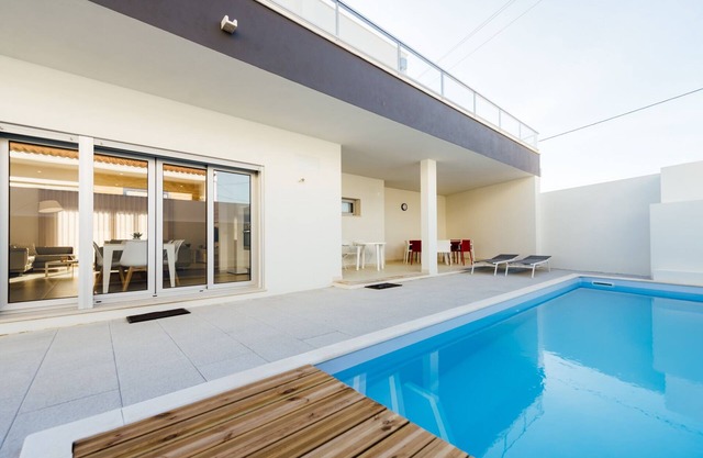 Villa Carolina - Nueva casa de vacaciones con piscina privada en Famalicao