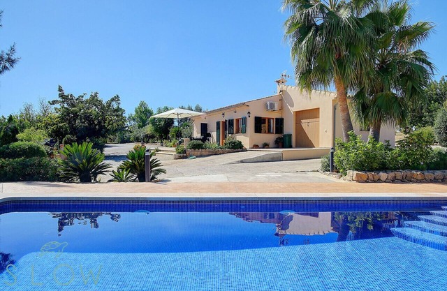 Villa Cas Frares con piscina y gran jardín en una ubicación idílica