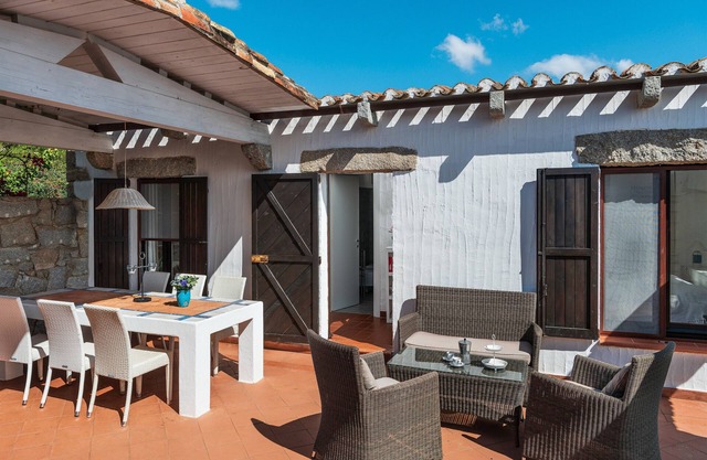 Villa 'Casa 14' con vistas al mar, terraza privada y aire acondicionado