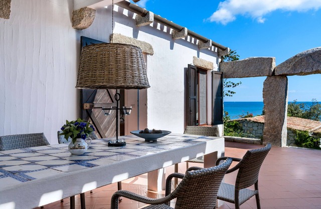 Villa 'Casa 15' con vistas al mar, terraza privada y aire acondicionado