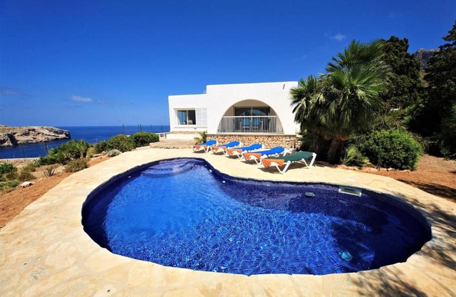 Villa Casa Blanca Carbo by Sealand Villas