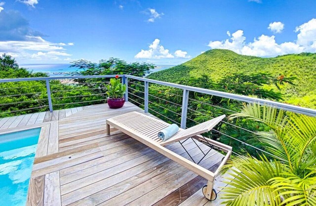 Villa Casa Blue, between sky and ocean, Almond Grove