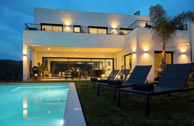 Villa Casa Selva 10 minutes en coche de Sitges. Nueva y Alto Diseño.