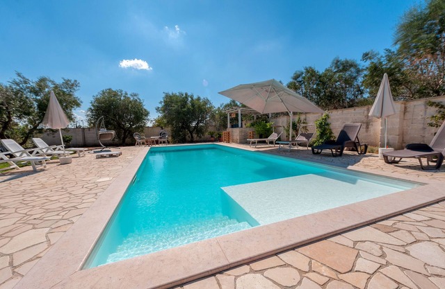 Villa 'Casa Vacanza Ranzulu' con Piscina Privada, Wi-Fi y Aire Acondicionado