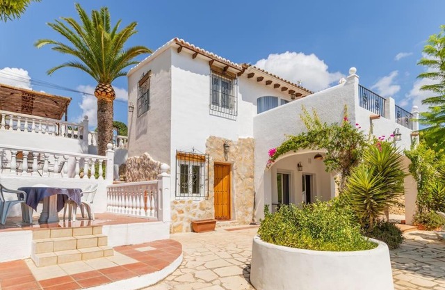 Villa Casa Verde, Sun-drenched and Private Pool close to beach
