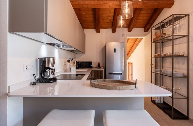 Villa 'Casale Pisano' with Mountain View, Wi-Fi and Air Conditioning
