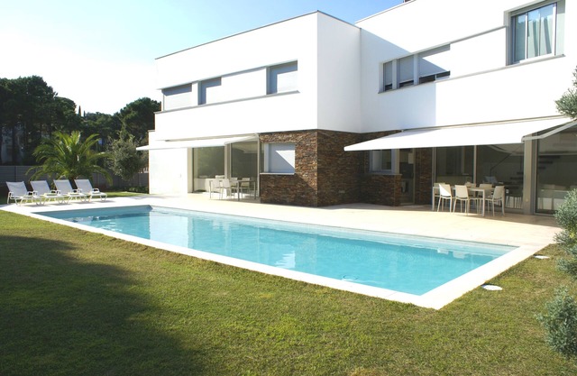 Villa Casanovas(Port de la Selva)con piscina y jardín privado a 150m de la playa