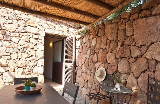 alquila casa de piedra tipo bergerie con piscina comunitaria