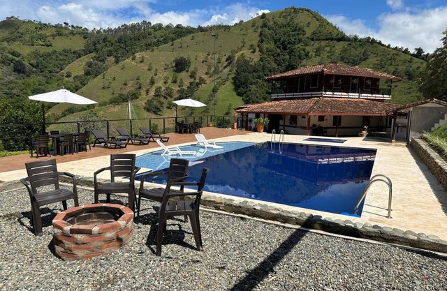 FINCA VILLA CATALINA CON PISCINA Y JACUZZI CERCA A LA PINTADA
