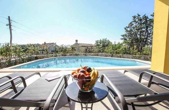 Villa Cecilia with Private Pool near Aquacolors