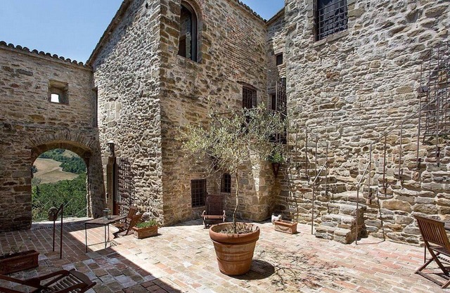 Villa Cenobio I: A characteristic and welcoming two-story cottage made of stone, with Free WI-FI.
