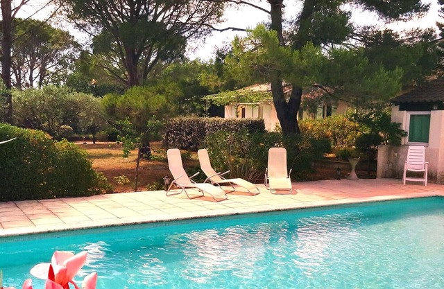 Villa Châteauneuf-de-Gadagne, 4 bedrooms, 9 persons