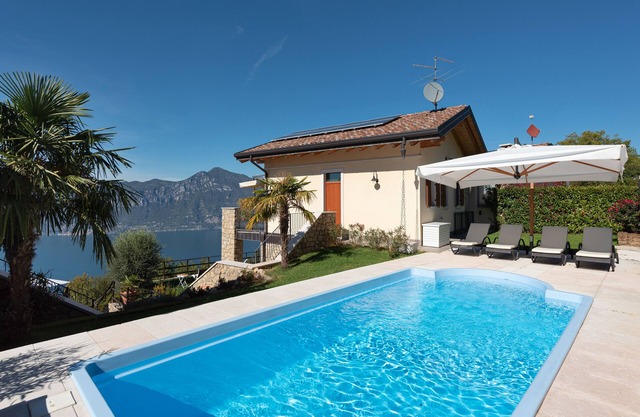 Vista de ensueño sobre el lago de Garda