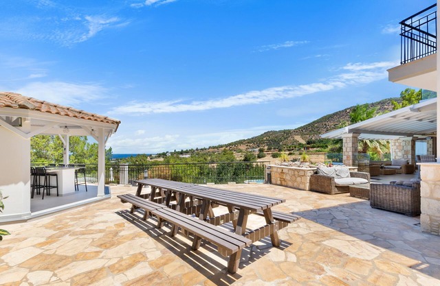 Villa Charno - a villa that sleeps 08 guests in 4 bedrooms
