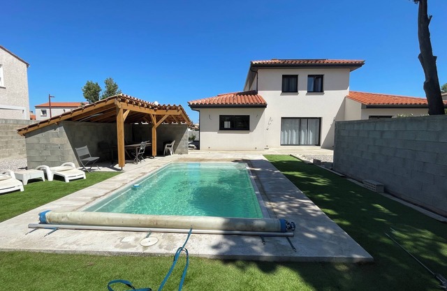 Villa chat l'heureuse