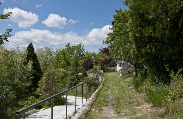 Villa Cheti, casa de campo con piscina situado entre las verdes colinas de Monferrato