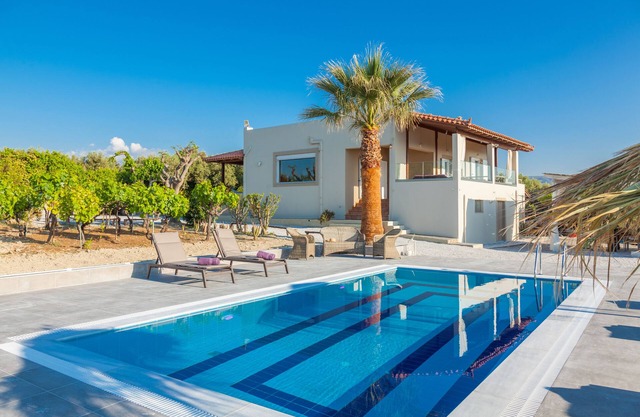 Villa Chrysalida, peaceful home with scenic views!
