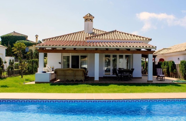 Villa Clara - Villa preciosa y luminosa muy cerca de la playa de Roche con piscina privada