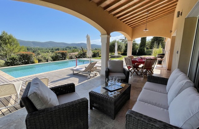 Villa 4*, vista despejada, calma, piscina climatizada y múltiples actividades