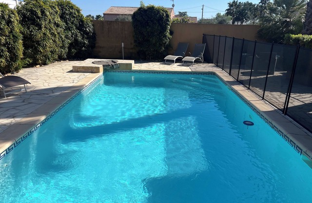 HERMOSA VILLA, PISCINA PRIVADA CLIMATIZADA, WIFI, AIRE ACONDICIONADO .. ¡A 8 km de las playas!