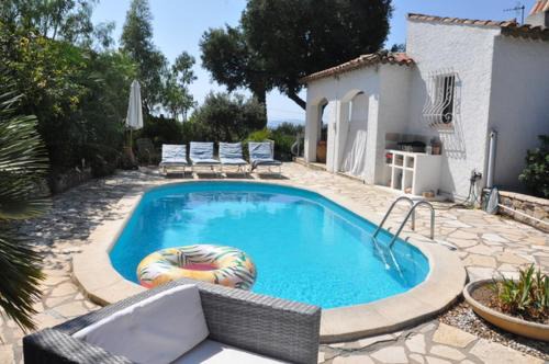 Villa climatisée, vue mer et colline avec piscine