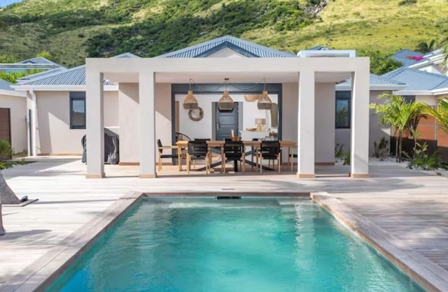 Villa Coco - Luxury beachfront villa with private pool and amazing ocean views