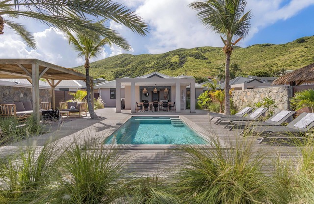 Villa Coco - Waterfront property with water access, swimming pool, AC & kayaks