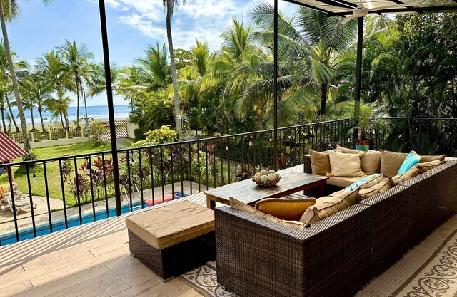 Villa CocoSol - Gran Casa Frente al Mar con Piscina
