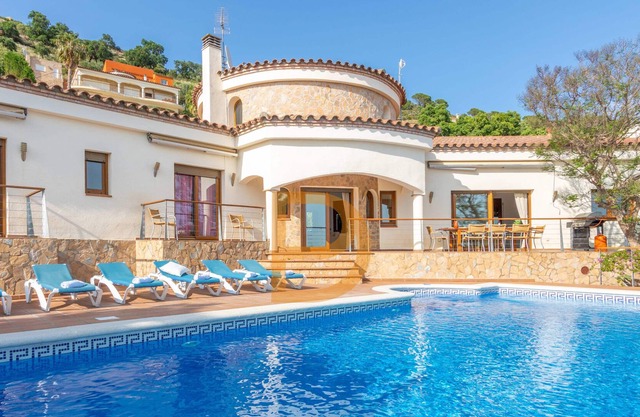 Villa Colina - impresionantes vistas del golfo de Roses, piscina y barbacoa