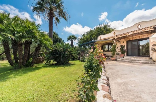 villa con immenso giardino