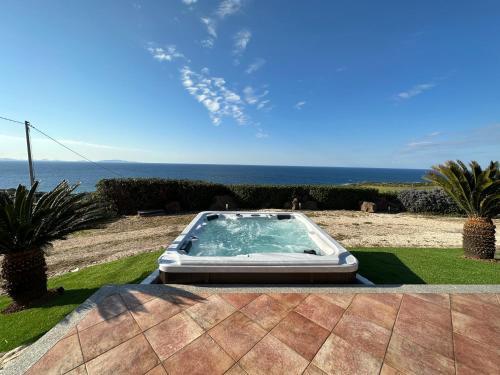 Villa con Jacuzzi privata vista mare e natura