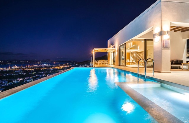 Villa Con Vista- Heated Pool 4 bdr Sleeps 8