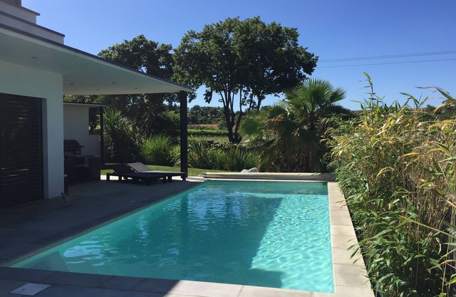 Villa Contemporaine Avec Piscine et Jacuzzi