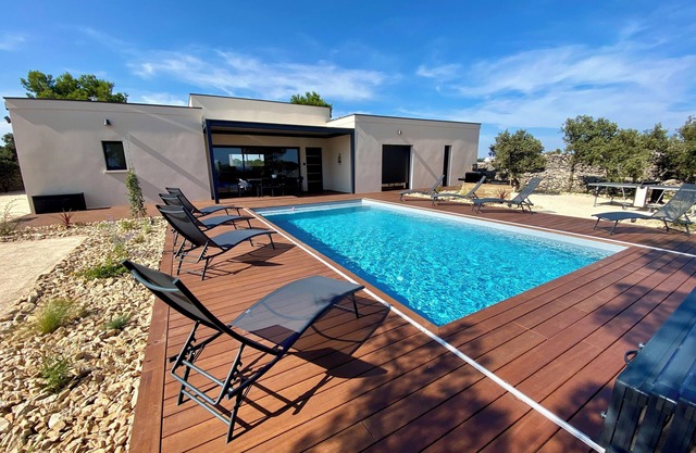 Villa Contemporaine Piscine Privative Hauteurs de Nîmes Quartier Calme