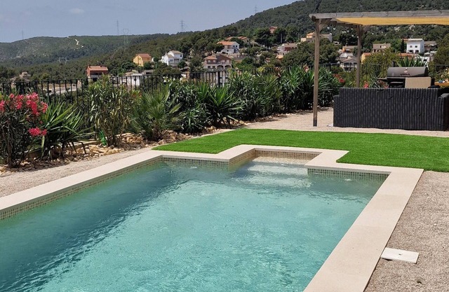 Villa Contenta Canyelles, on top of the hill, sea view. Petfriendly!