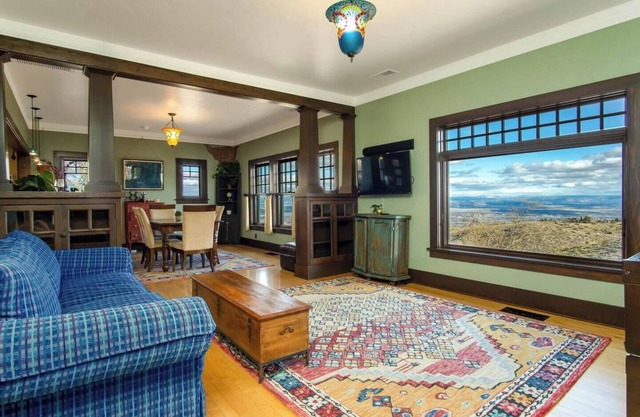 Villa Contenta | Sleeps 6 | Close to Sedona