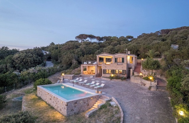 Villa 'Coral Bay' con vistas al mar, Wi-Fi y aire acondicionado