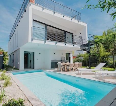 Villa Cordouan avec piscine en bord de mer