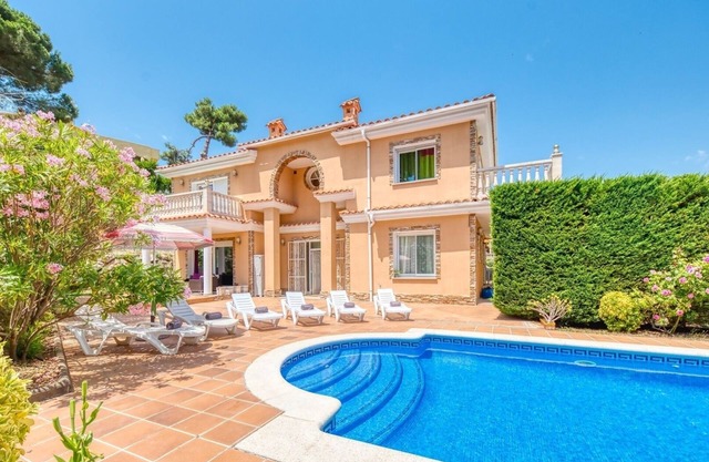 Villa "Costacabana - Primavera" con piscina privada, terraza privada y Wi-Fi