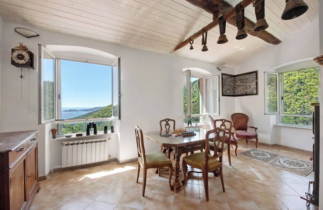 Villa 'Casita de campo con vista al mar' cerca del mar con jardín