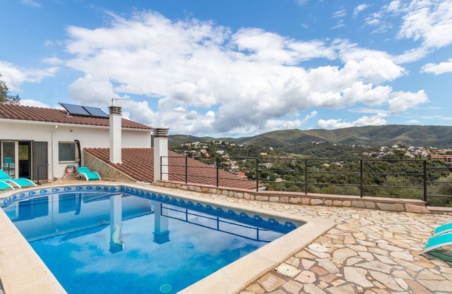 Villa 'Cuarenta Y Dos' con vistas al mar, piscina privada y Wi-Fi