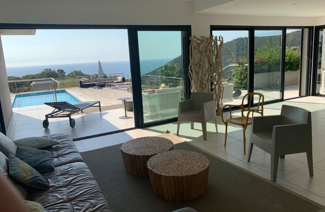 ARCHITECT'S VILLA - HEATED POOL - SEA AND MOUNTAIN VIEW - 300m2 of terraces