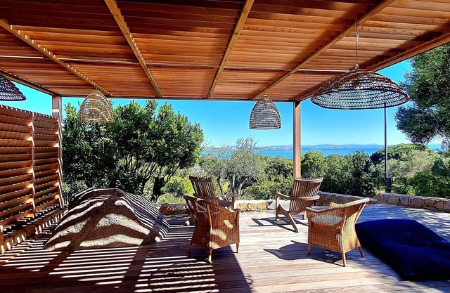 "villa D'exception Avec Vue Imprenable sur la Mer et Accès Direct à la Plage"