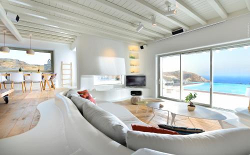 Villa Daedalus - Luxe Hilltop Escape with Infinity Pool, Jacuzzi & Panoramic Sea Views