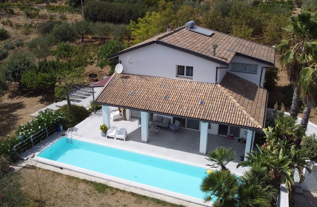 Villa Dali .......... Casa moderna, vista panorámica, piscina 16mX3