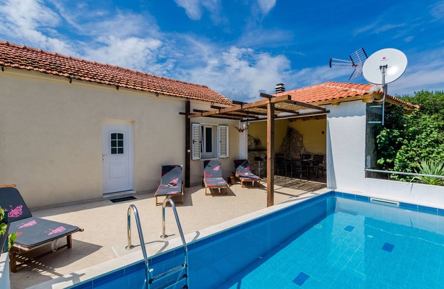 Villa Dalmatian Gem - Villa de 2 dormitorios con terraza y piscina