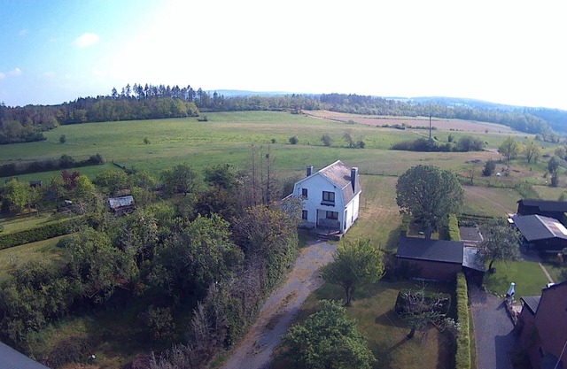 Villa dans grand jardin avec vue sur les bois du Domaine de Ciergnon
