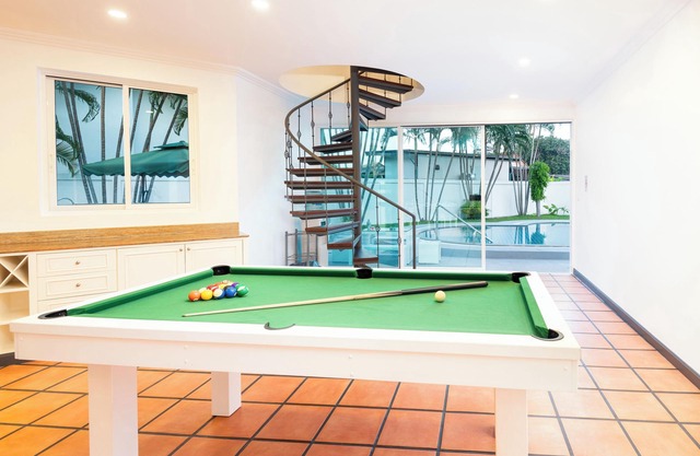 Villa Danubia - Huge luxury party pool villa 425m2 4br 4bth