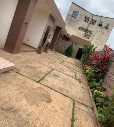 Villa de 3 appartements