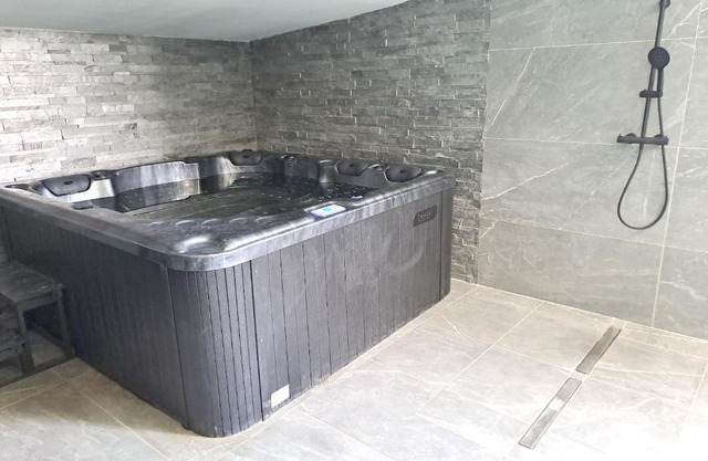 Villa de 3 chambres avec piscine interieure jacuzzi et wifi a Lespignan
